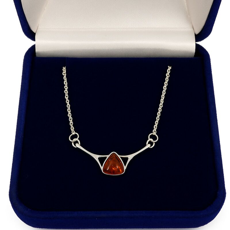 collier-avec-pierre-naturelle-design-francais