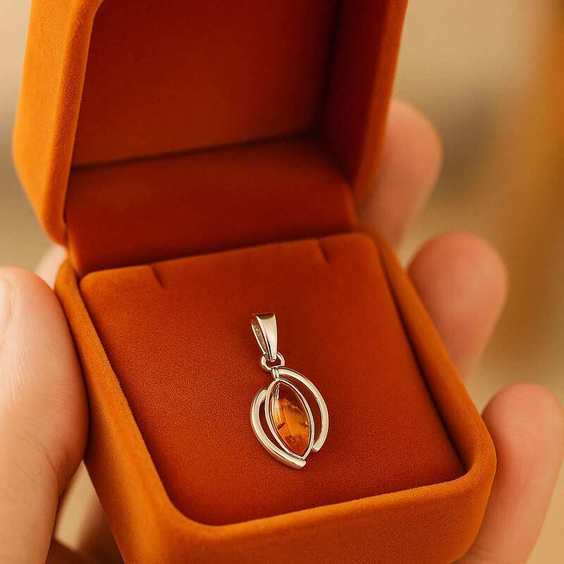 Collier-pendentif-_femme-energie-positive-sans-chaine