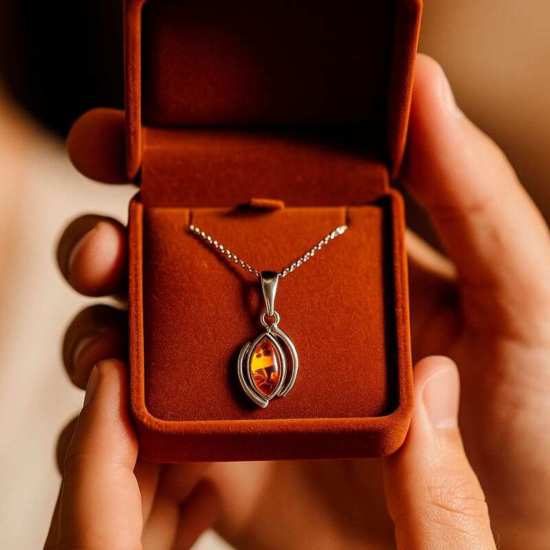 Collier-pendentif-femme-pierre-precieuse