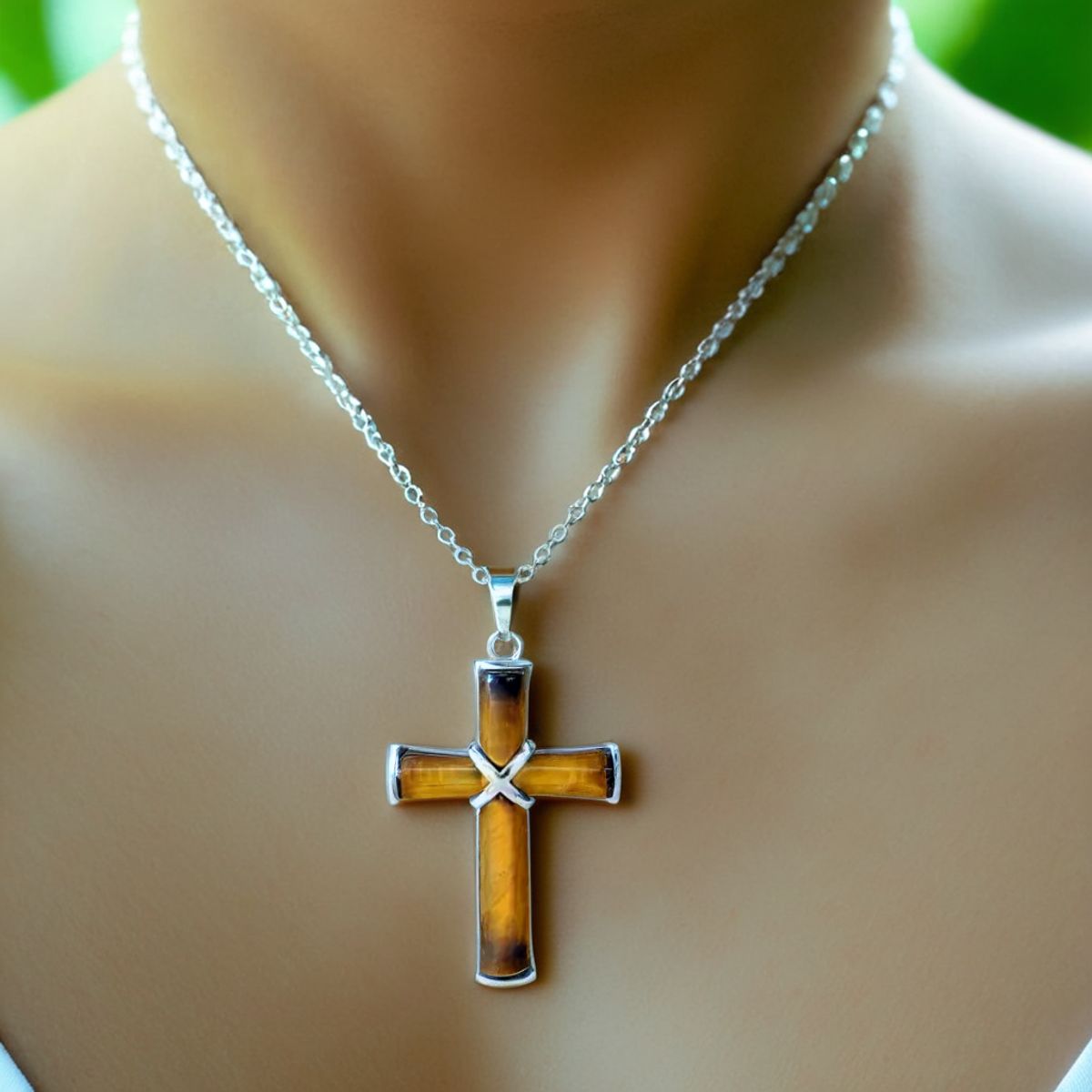 pendentif croix | œil de tigre