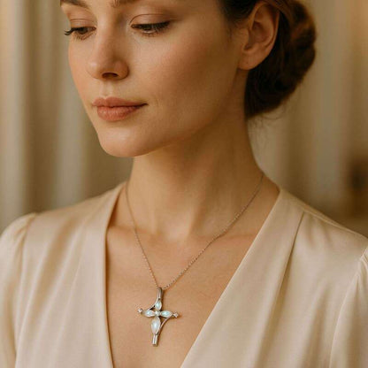 Pendentif-Croix-en-Opale-d-Australie-Argent-Rhodie-reflet-bleute