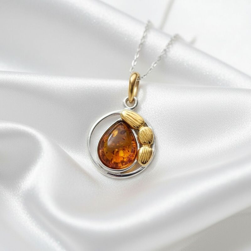 Pendentif-femme-ambre-cognac-pierre-naturelle