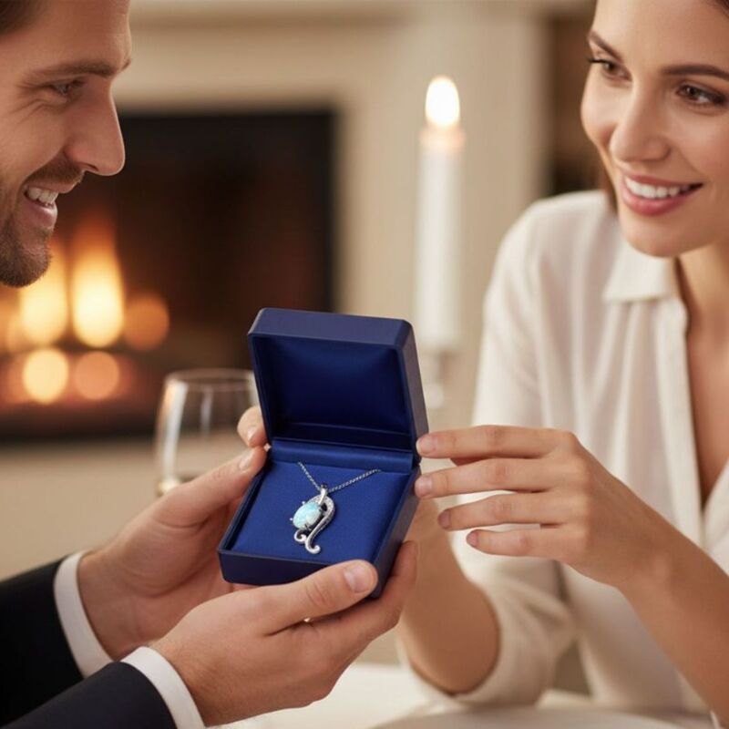 Pendentif-femme-forme-goutte-opale-ovale