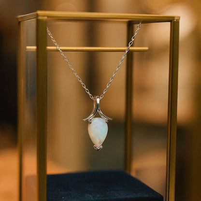 Pendentif-femme-opale-blanche-naturelle