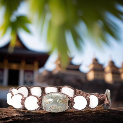 bracelet-bouddhiste-perles-de-priere-dzi-en-pierre-naturelle-blanche