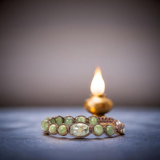 bracelet-bouddhiste-perles-de-priere-en-jaspe-vert-energie