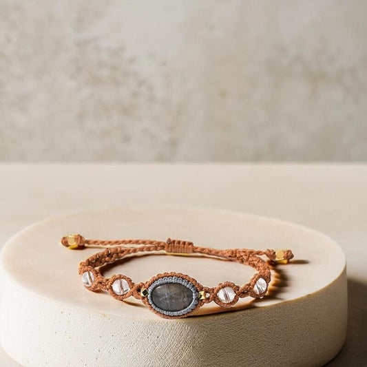 bracelet-labradorite-tresse-en-macrame-cordon-couleur-caramel
