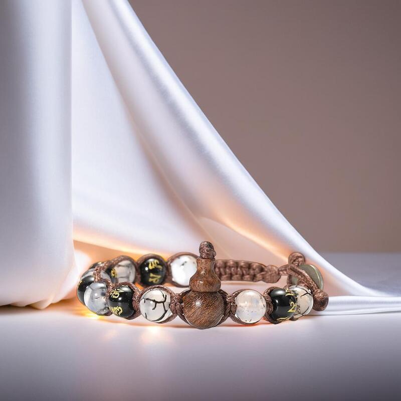 bracelets-bouddhistes-pierres-precieuses-naturelles-vertus-ancestrales