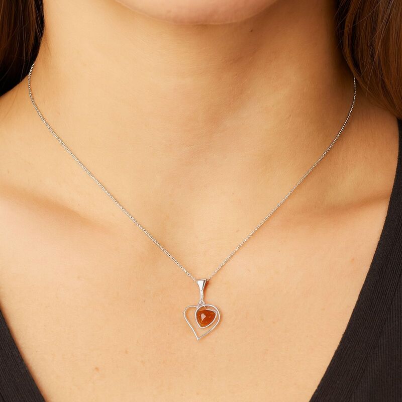 coeur-en-pendentif-ambre-cognac-naturel-beauté
