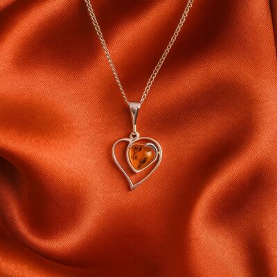 coeur-en-pendentif-ambre-mer-baltique-energie