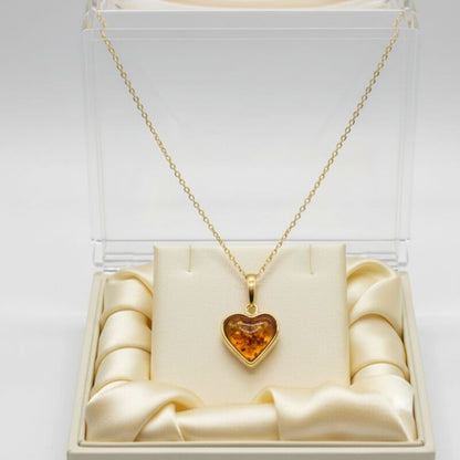 coeur-en-pendentif-bijou-ambre-cognac-energetique