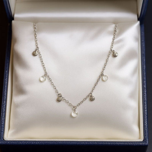 collier-en-pierre-naturelle-pierre-de-lune-et-labradorite-ecrin-de-soie-blanc