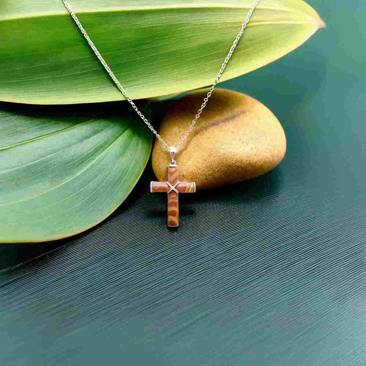 pendentif-croix-Jaspe-bijou-puissance-spirituelle