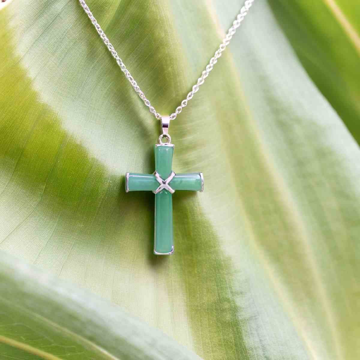 pendentif-croix-aventurine-verte-bien-être