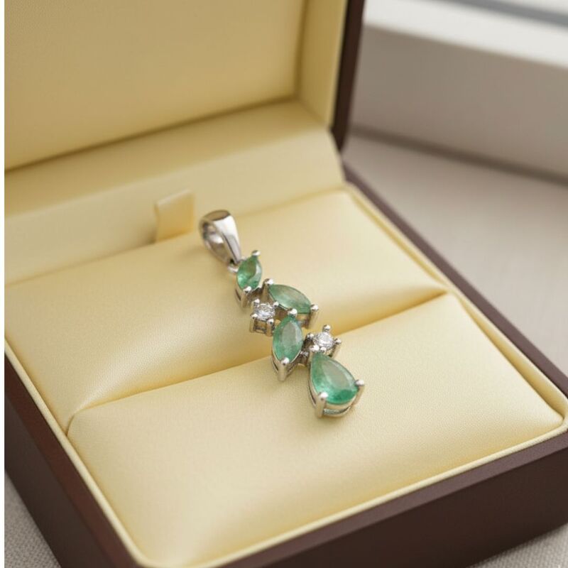 pendentif-en-argent-femme-aventurine-verte-connection-emotionnelle