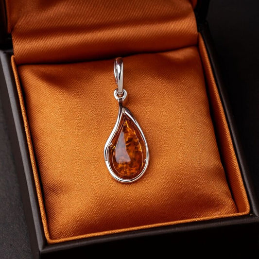 pendentif-en-argent-femme-goutte-ambre-couleur-cognac
