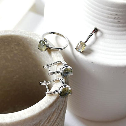 pendentif-en-argent-femme-pierre-naturelle