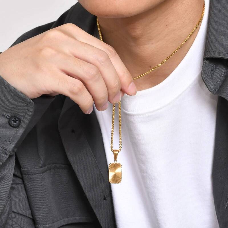 pendentif-homme-elegance-couleur-or