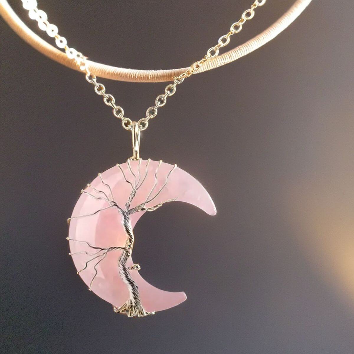 pendentif-lune-quartz-rose-energie-lunaire