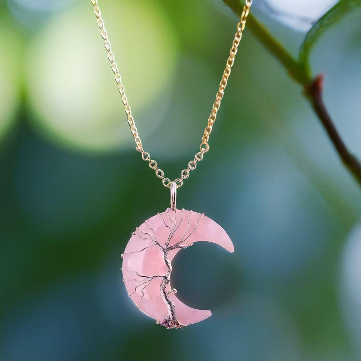 pendentif-lune-quartz-rose-equilibre-emotionnel