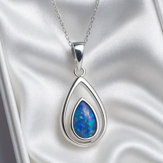 pendentif-opale-bleue-en-pierre-naturelle-femme