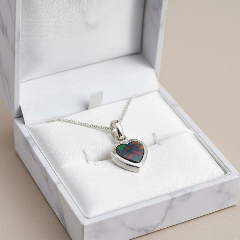 pendentif-opale-bleue-forme-de-coeur