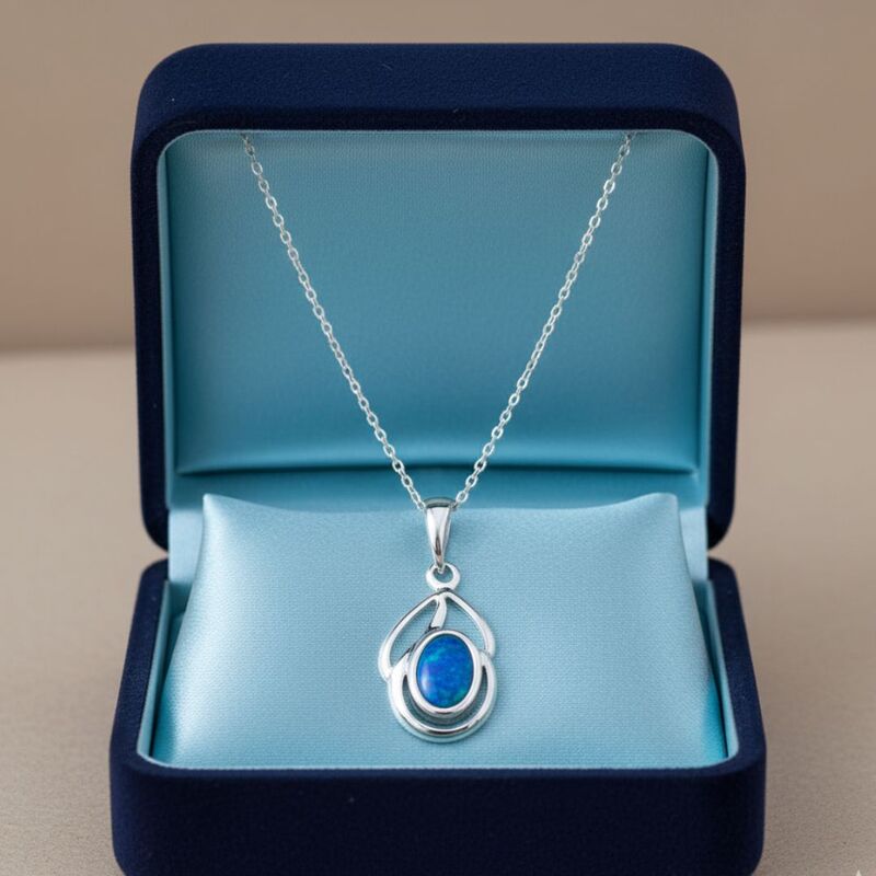 pendentif-opale-bleue-reflets-bleus