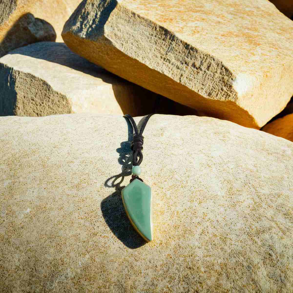 pendentif-pour-homme-aventurine-verte-dent-de-loup-cadeau-inoubliable